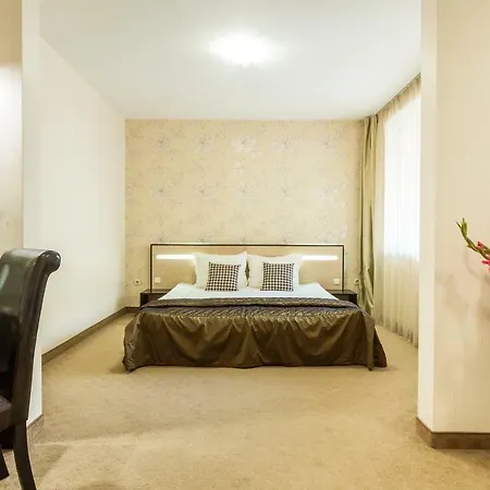 Hotel Avenue By Hmg-free Parking-free Wi-fi 3*